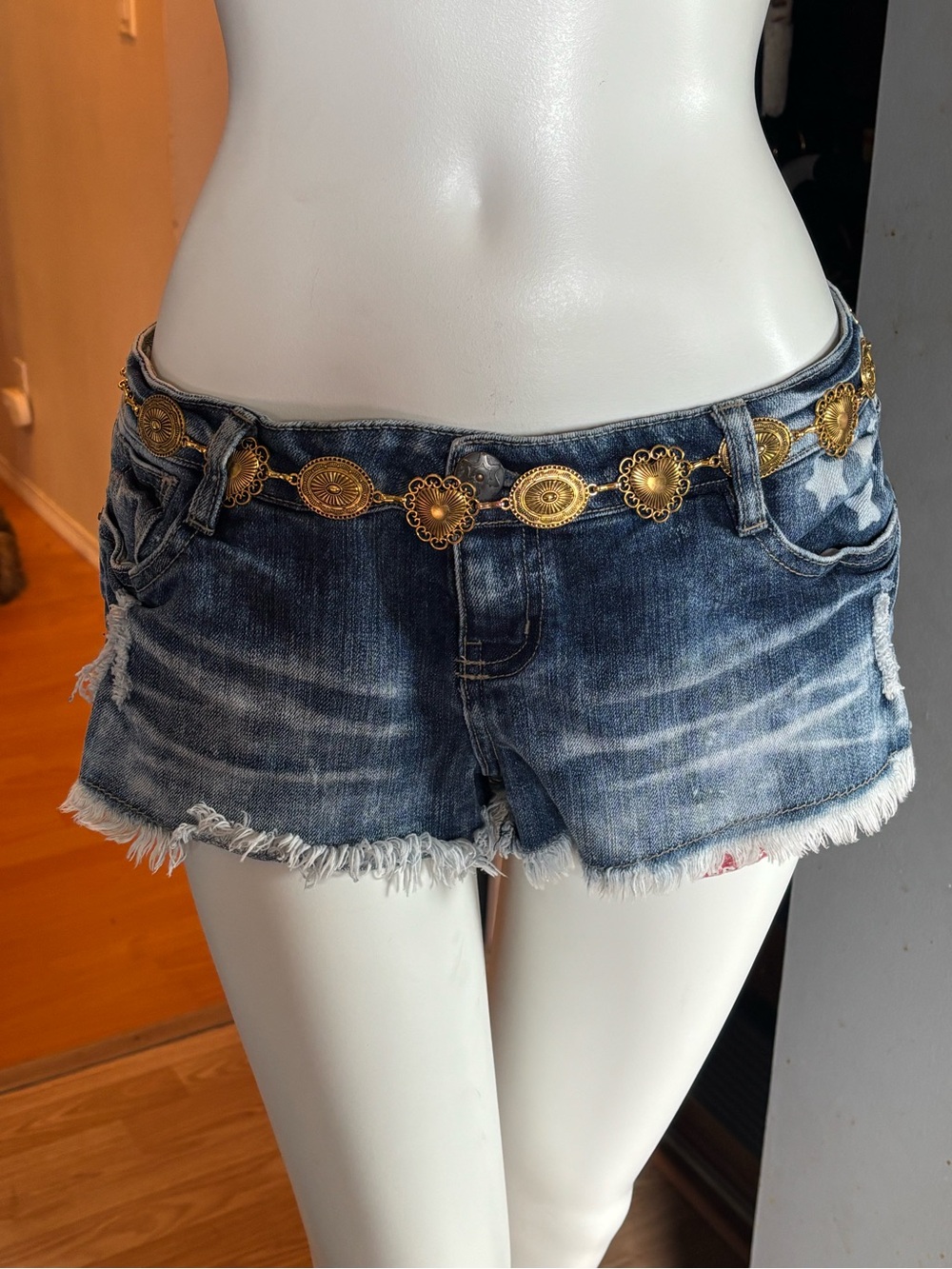 Vintage Blue Denim Frayed Hem USA Women’s Shorts